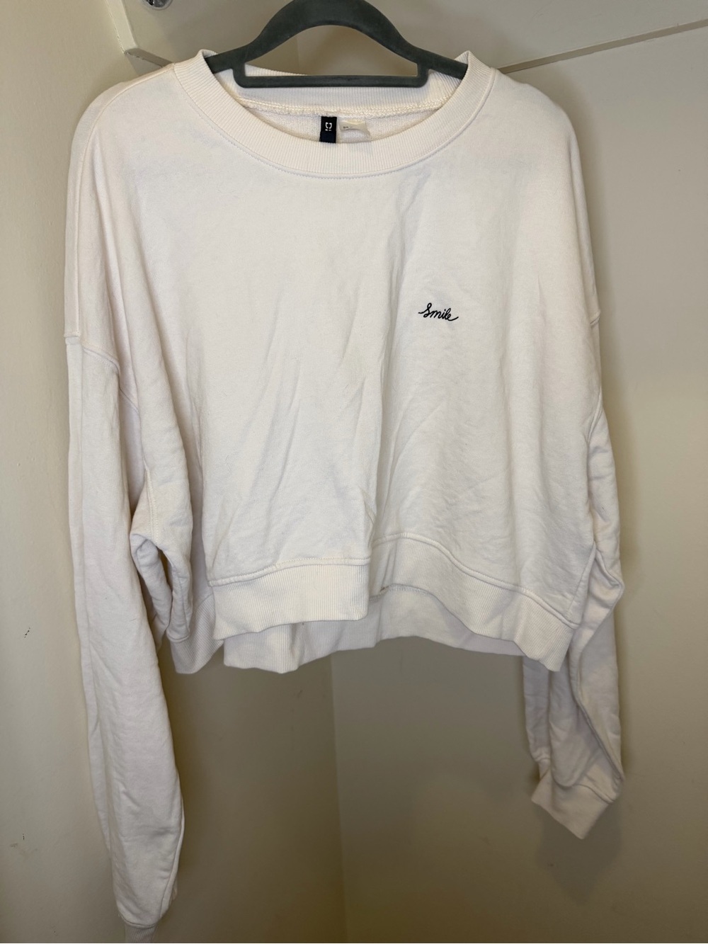 H&M White Cropped 'Smile' Sweatshirt